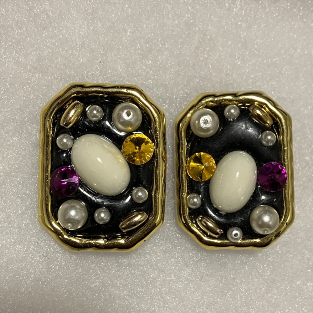Vintage Gem Bedazzled Black Gold Tone Trim Clip On Earrings